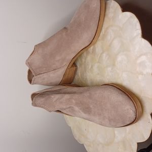 NWOT Dolce Vita  "Trist" Taupe Suede Leather booties Size 9